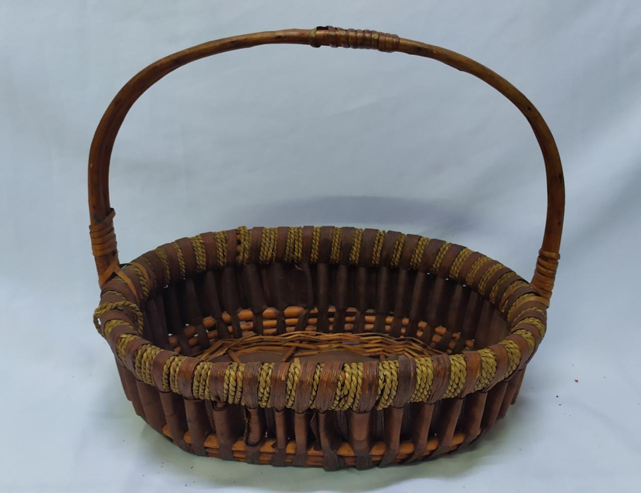 Cesta vime oval trabalhada com alça - Cod  21