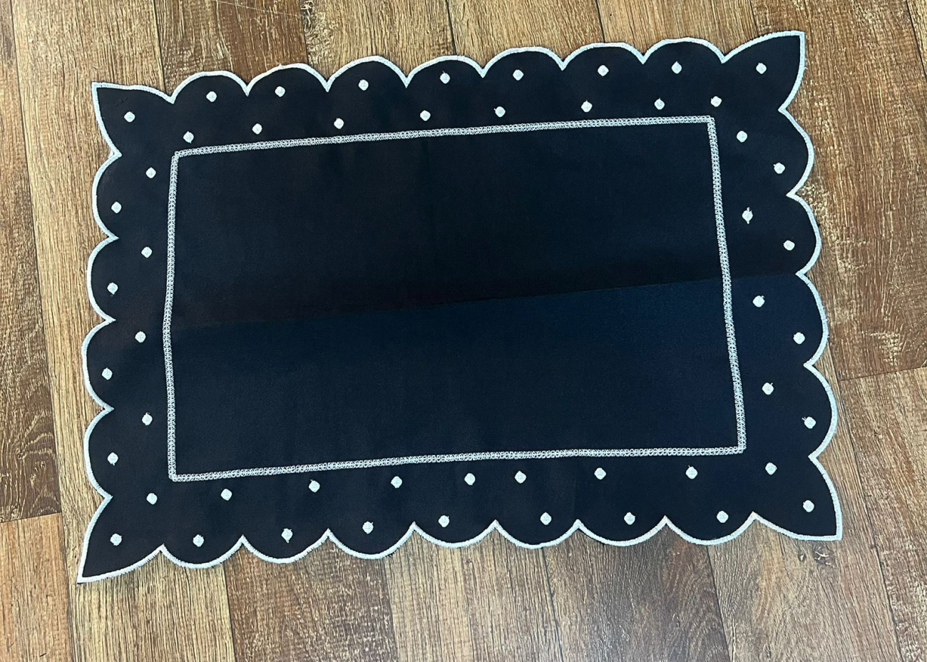 Jogo americano retangular dark preto c/poà branco