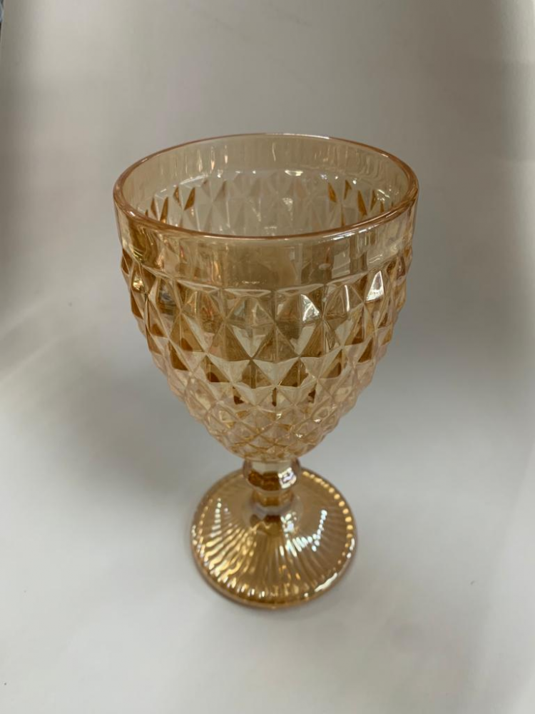 Taça Bico Abacaxi Dourada Metalizada