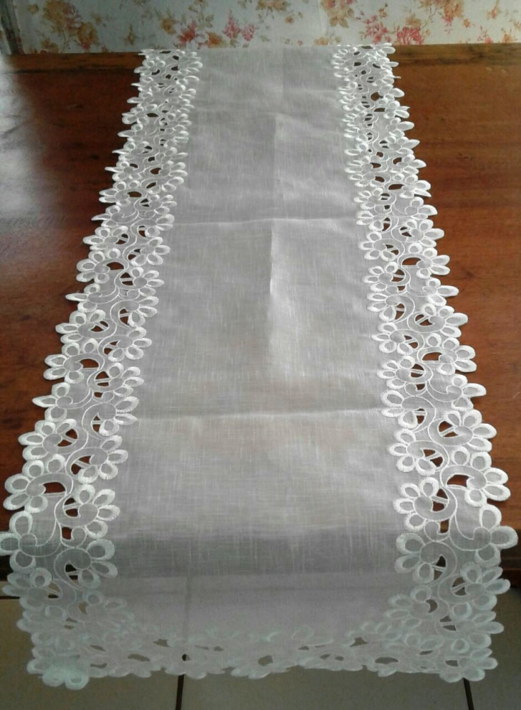 Caminho de Mesa de Voil Branco Flor