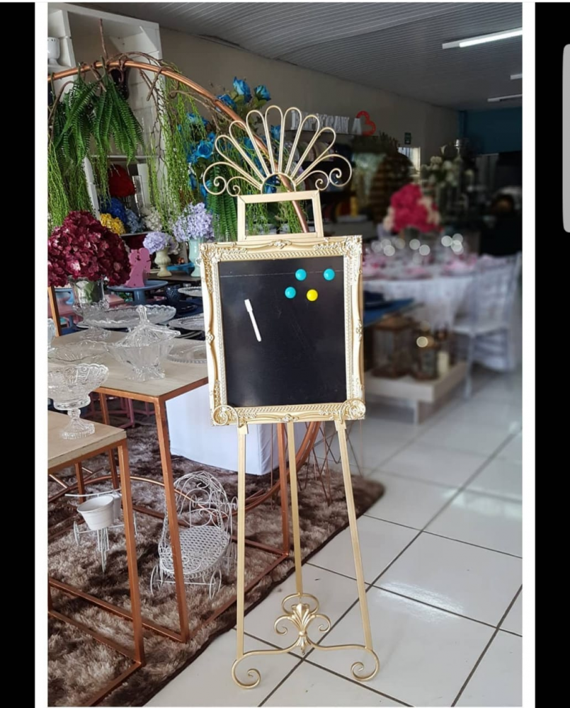 CAVALETE DOURADO COM QUADRO DOURADO DECORADO