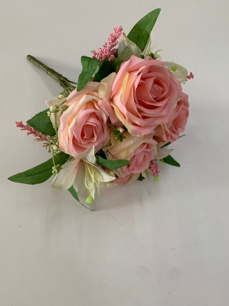 Buque de rosa com lirio rosa bebê com marfim