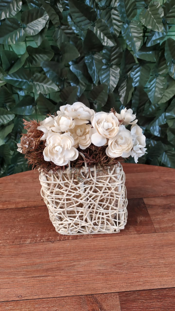Cachepo com flores marfim