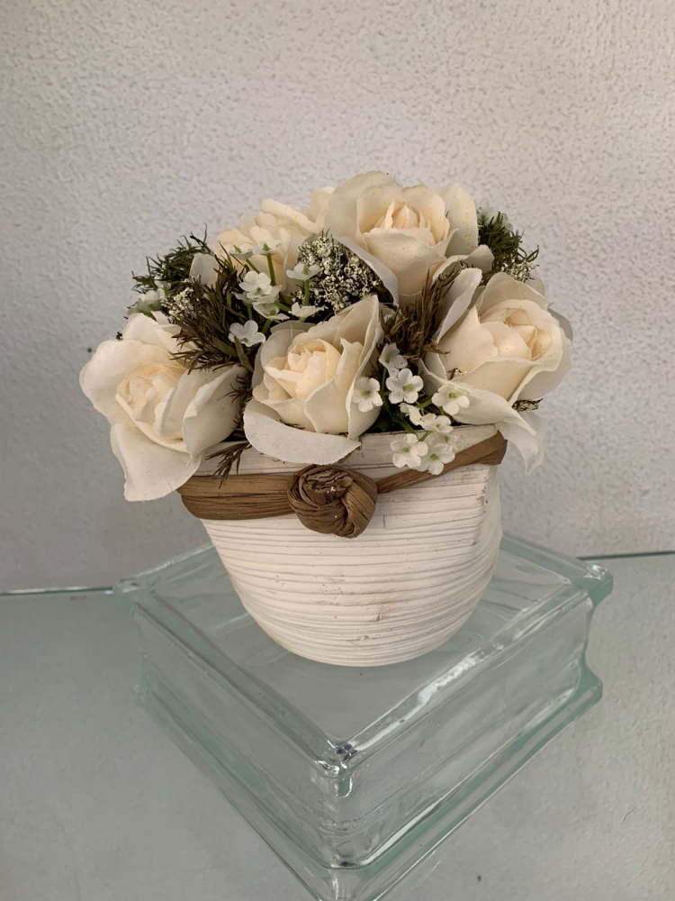 Vaso com flores marfim 