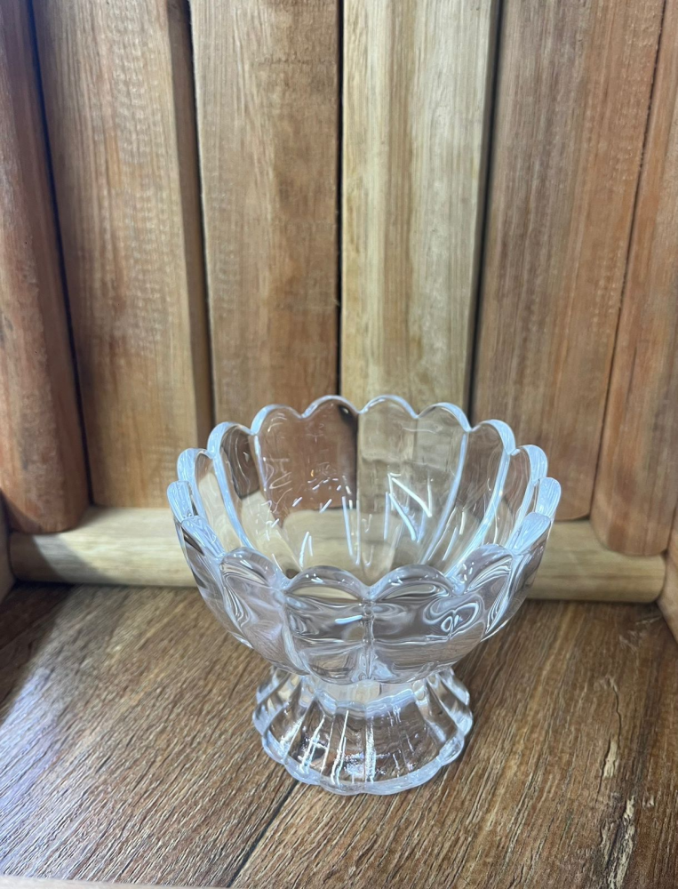 Taça vidro c/pe boca ondulada  pq